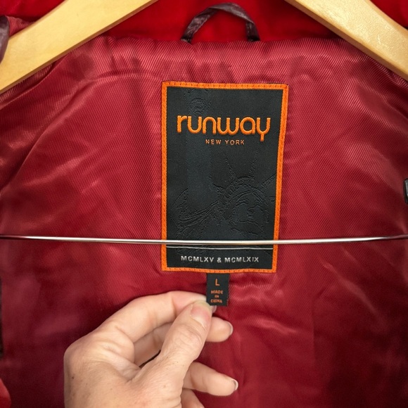 Runway New York fur trimmed puffer vest - Picture 6 of 14